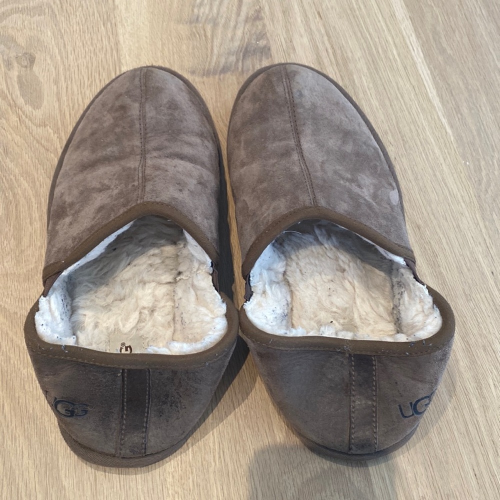 Ugg Men’s Size 10 Slippers